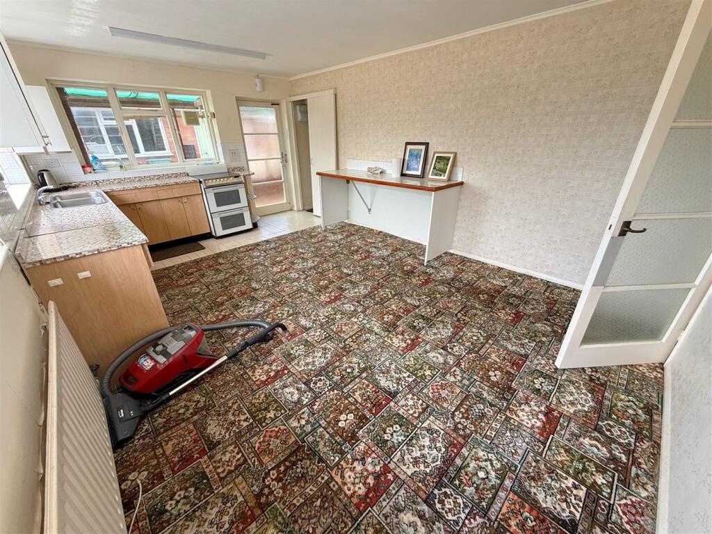 House in Worcester - View 5