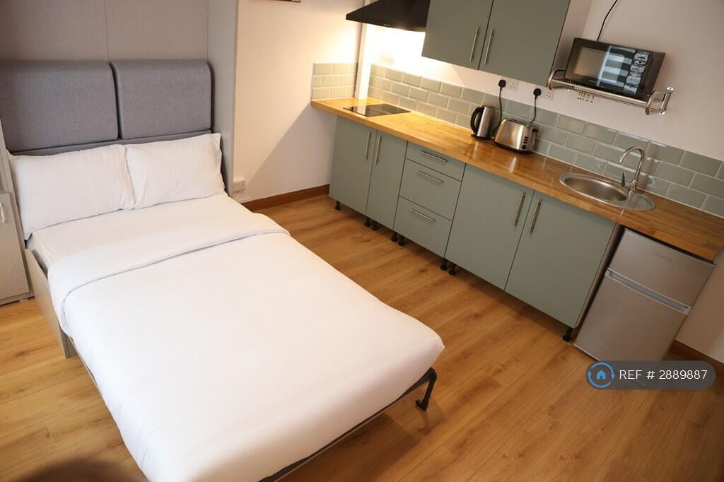 Studio flat for rent