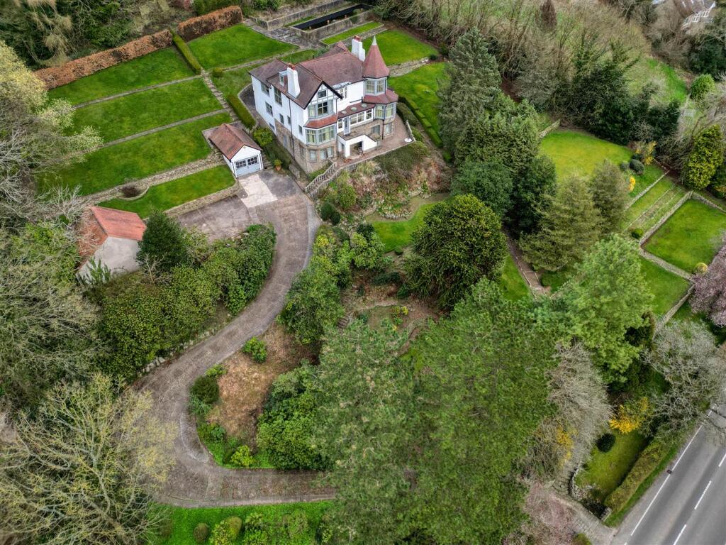 4-bed detached on Sheffield Road, Hathersage, Hope Valley, £1,500,000
