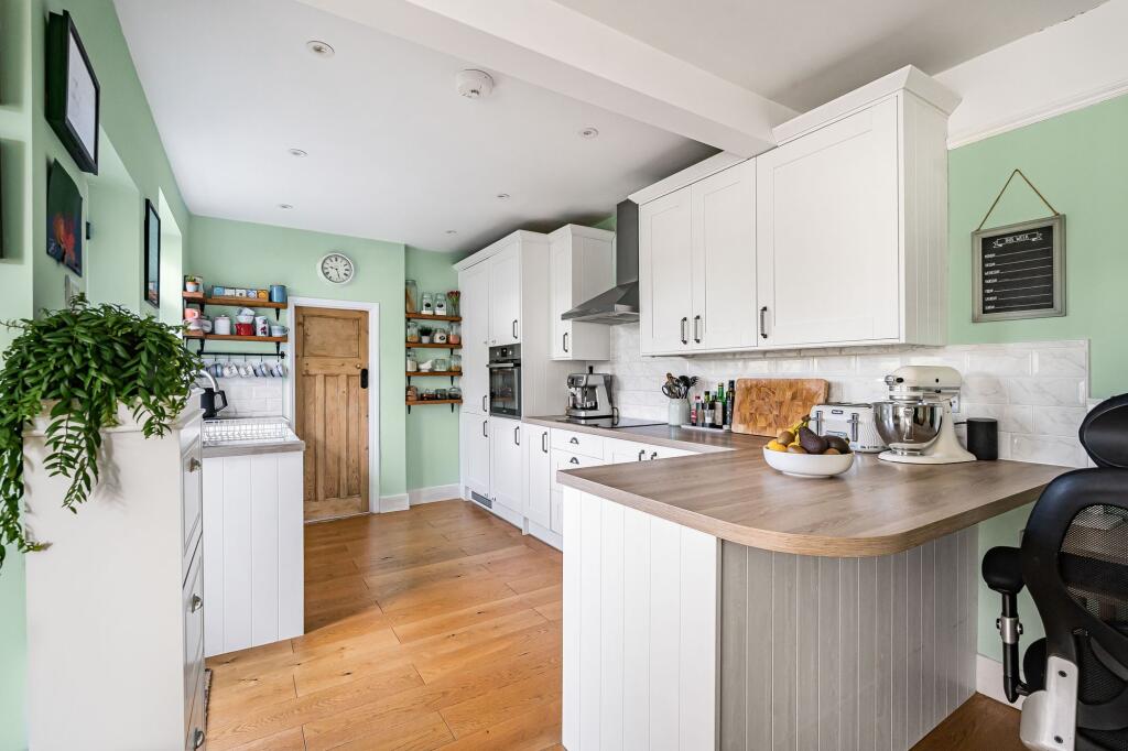 House in Tylers Green, Totteridge - View 2
