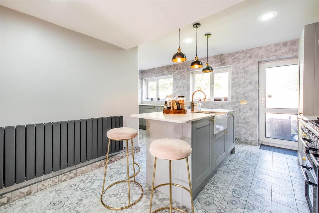 Willow Trees Drive, Blackburn - Повеќе