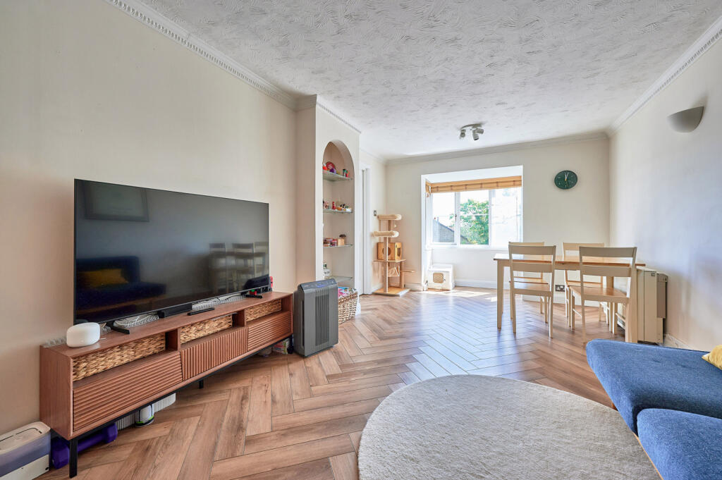 The Larches, Milford Close, St. Albans, Hertfordshire, AL4 photo 2