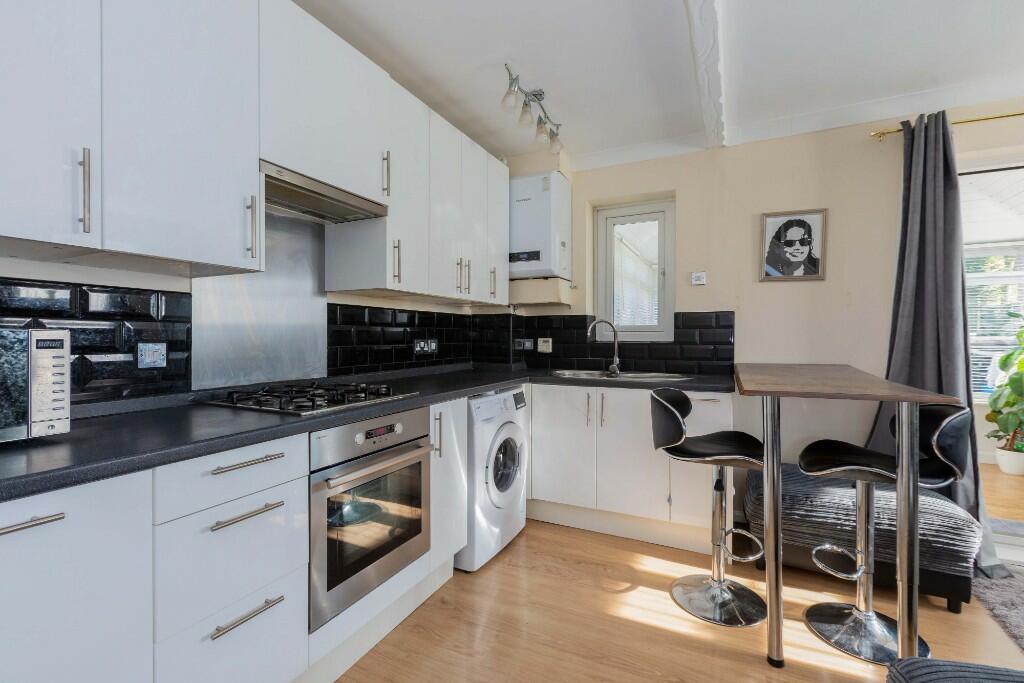 Haig Drive, Slough, Berkshire, SL1 photo 3