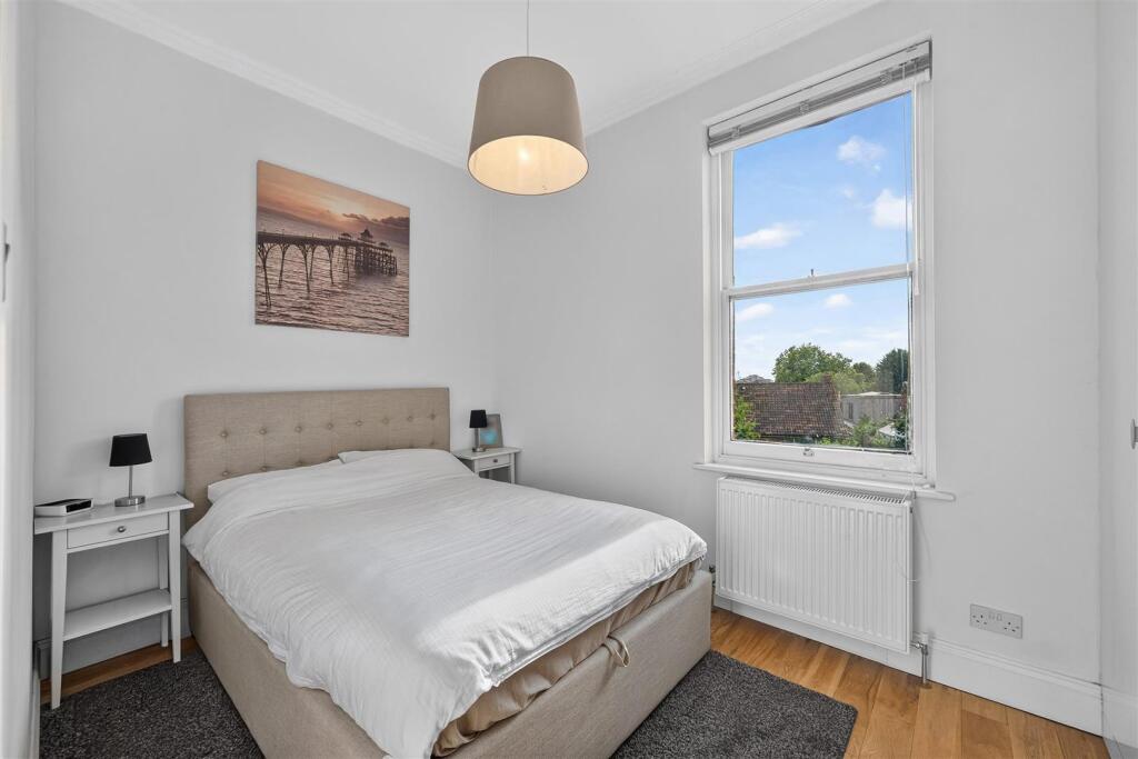 Apartment in London - More