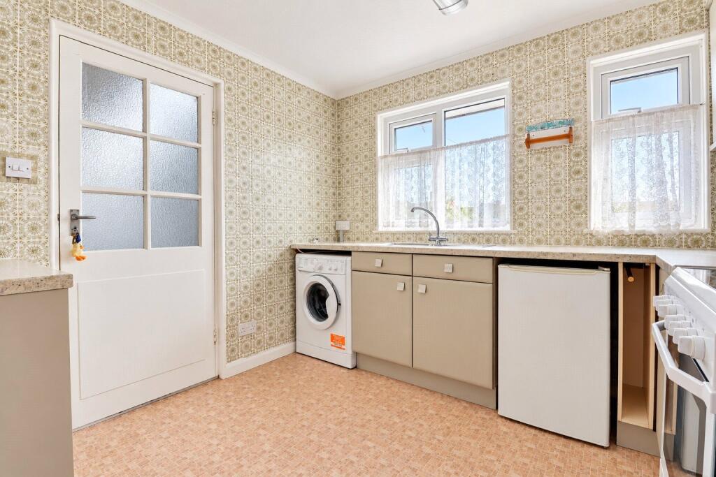 2, Chanters Hill, Barnstaple, Devon, EX32 photo 4