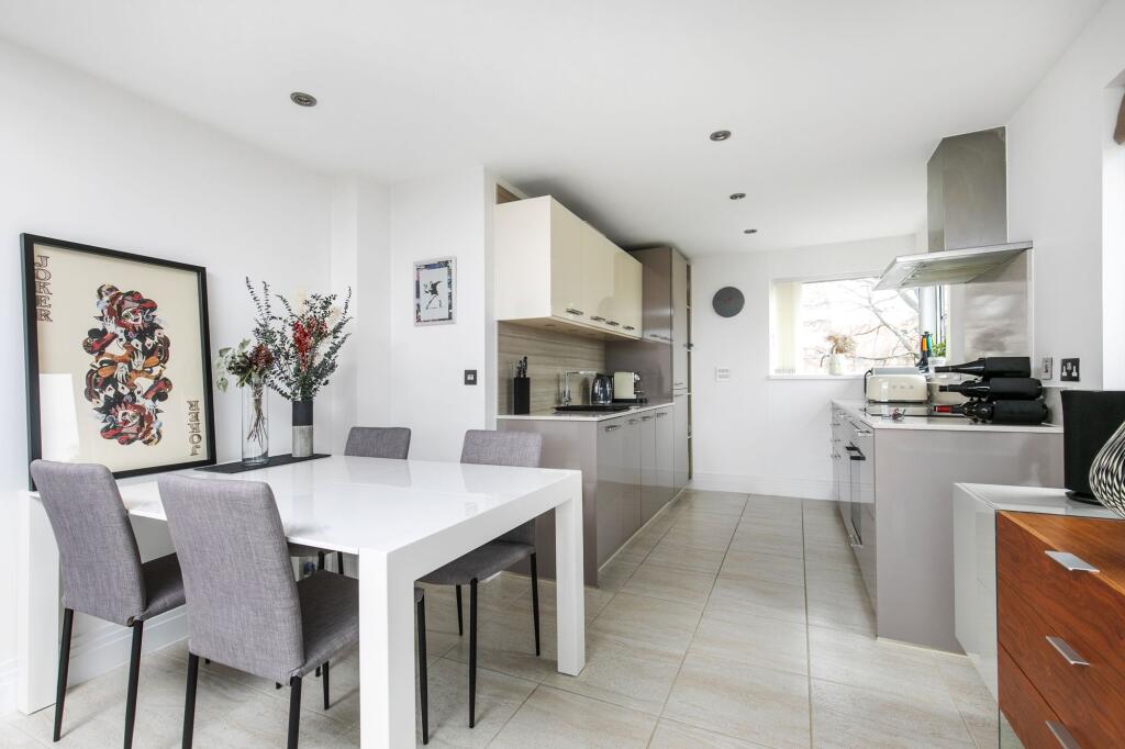 Apartment in Winchester, Sleepers' Hill - View 4