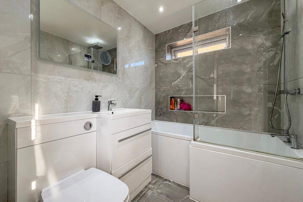 House in Gillingham, Medway - View 5