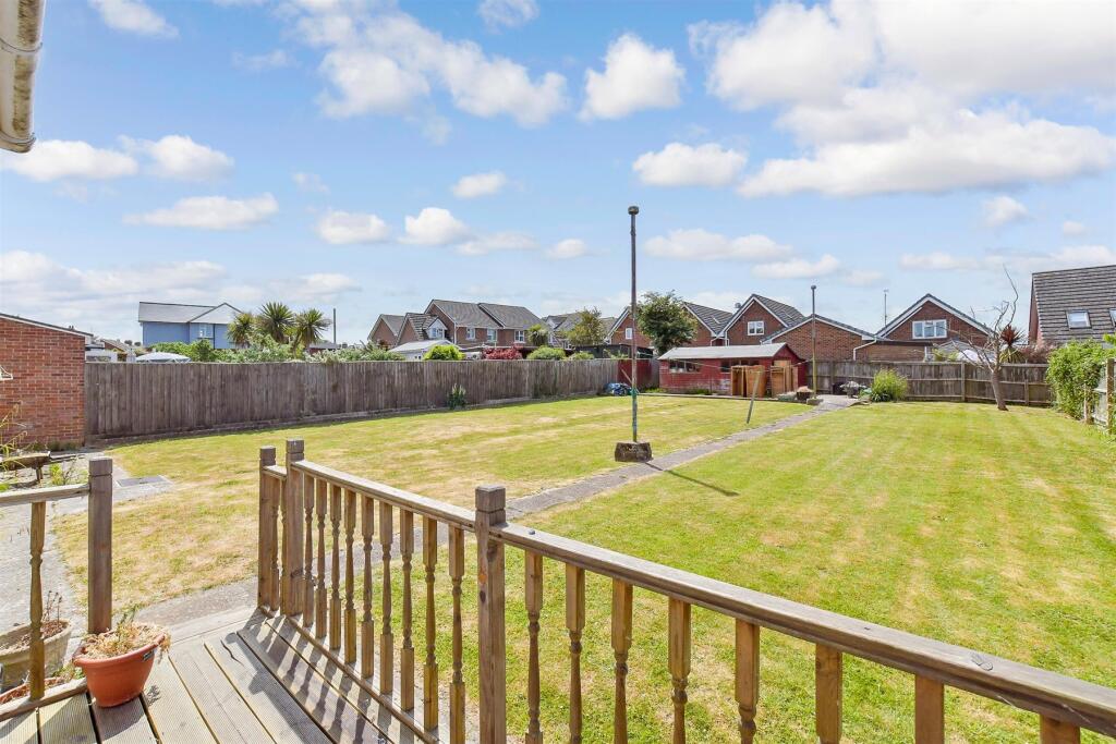 6-bed semi-detached on Albany Road, Newport, Isle of Wight, £375,000