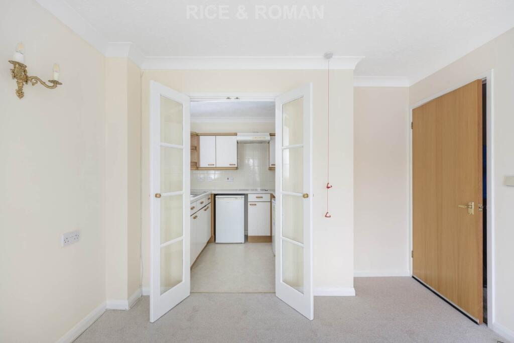 Apartment in Windsor - View 4