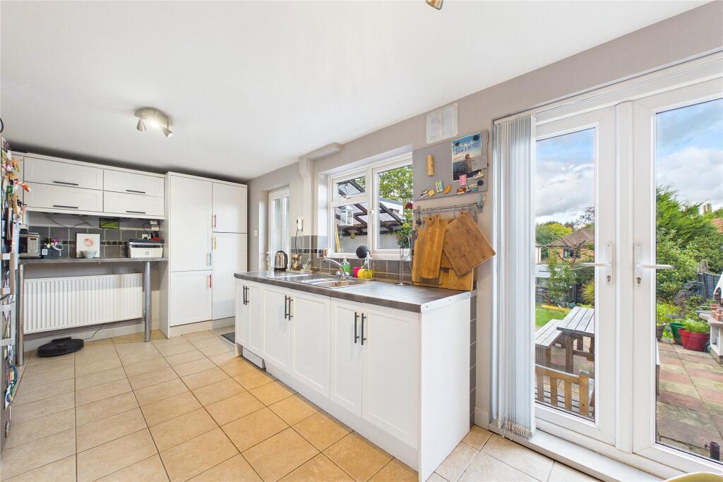 House in Surrey Heath, Lightwater, Windlesham - More