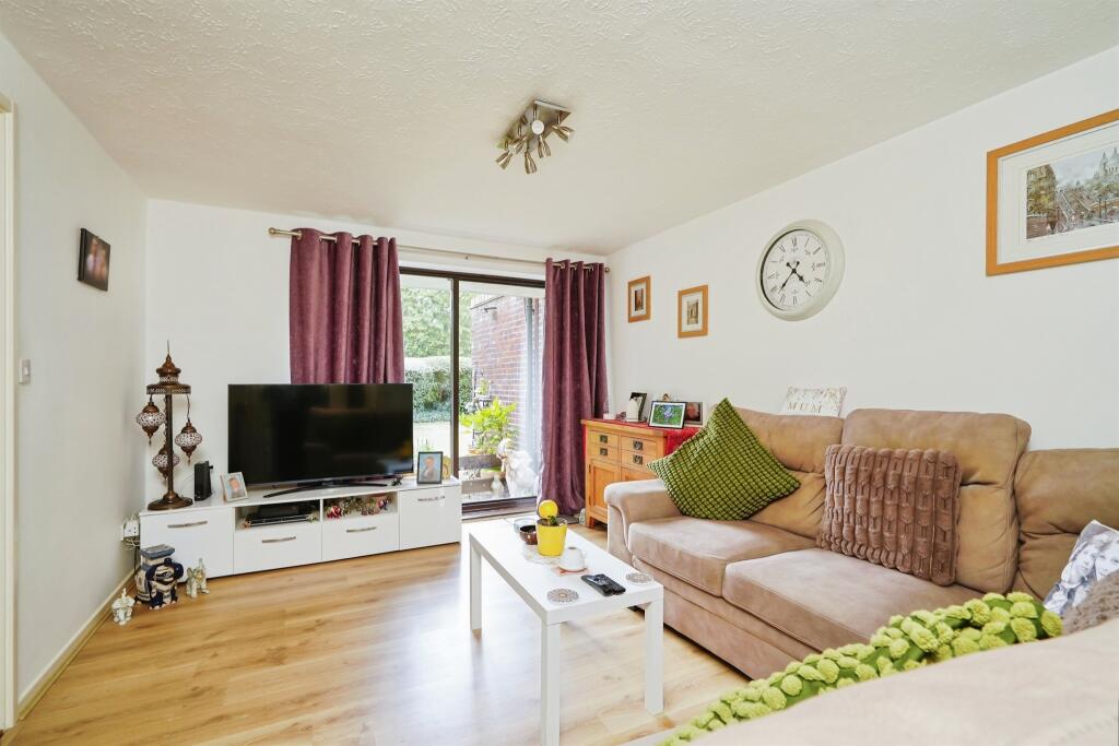 Apartment in South Oxfordshire, Didcot - View 2