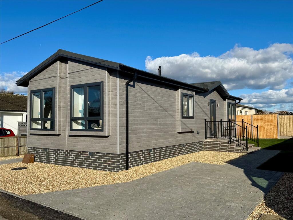 2-bed caravan on Cul de Sac, Naish Estate, Barton On Sea, Hampshire, BH25, £325,000