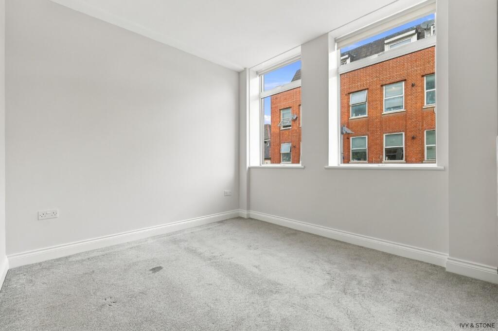 Apartment in Ilford - View 3