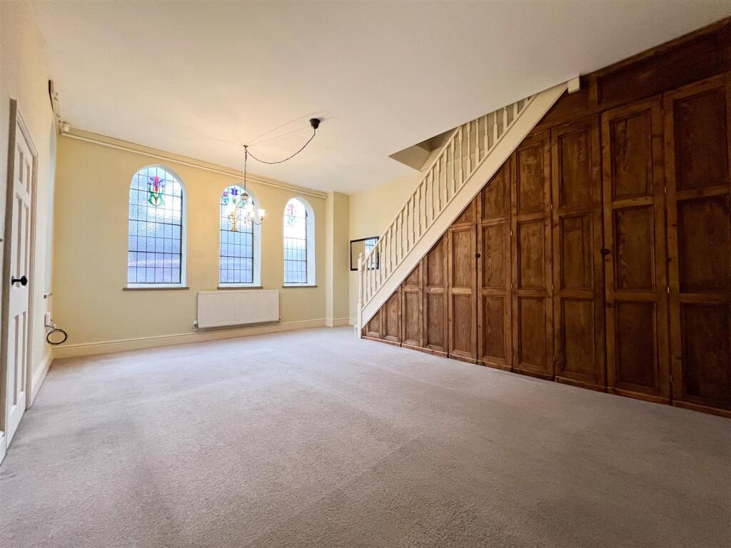 House in Stoke-on-Trent - More