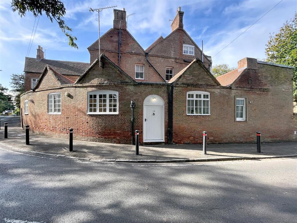 Main image of property: Fieldgate House, Fieldgate Lane
