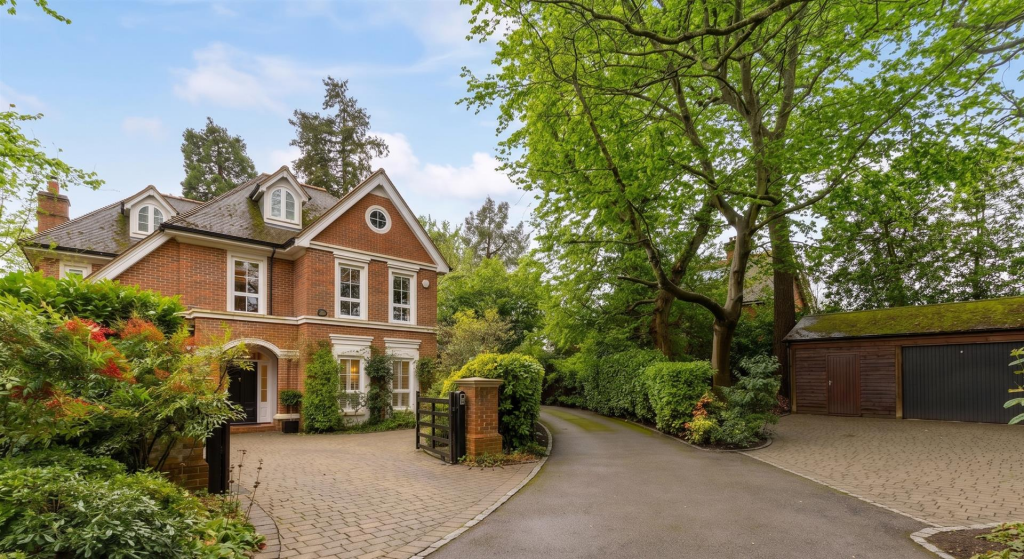 Main image of property: Queens Hill, London Road SL5