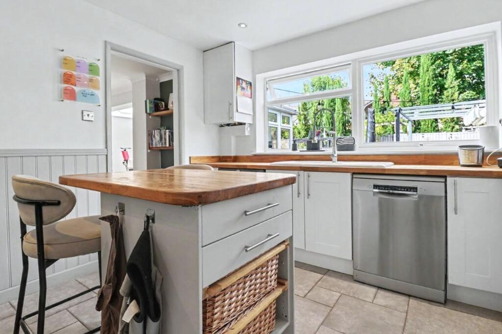 House in Eastleigh, Fair Oak and Horton Heath - View 4