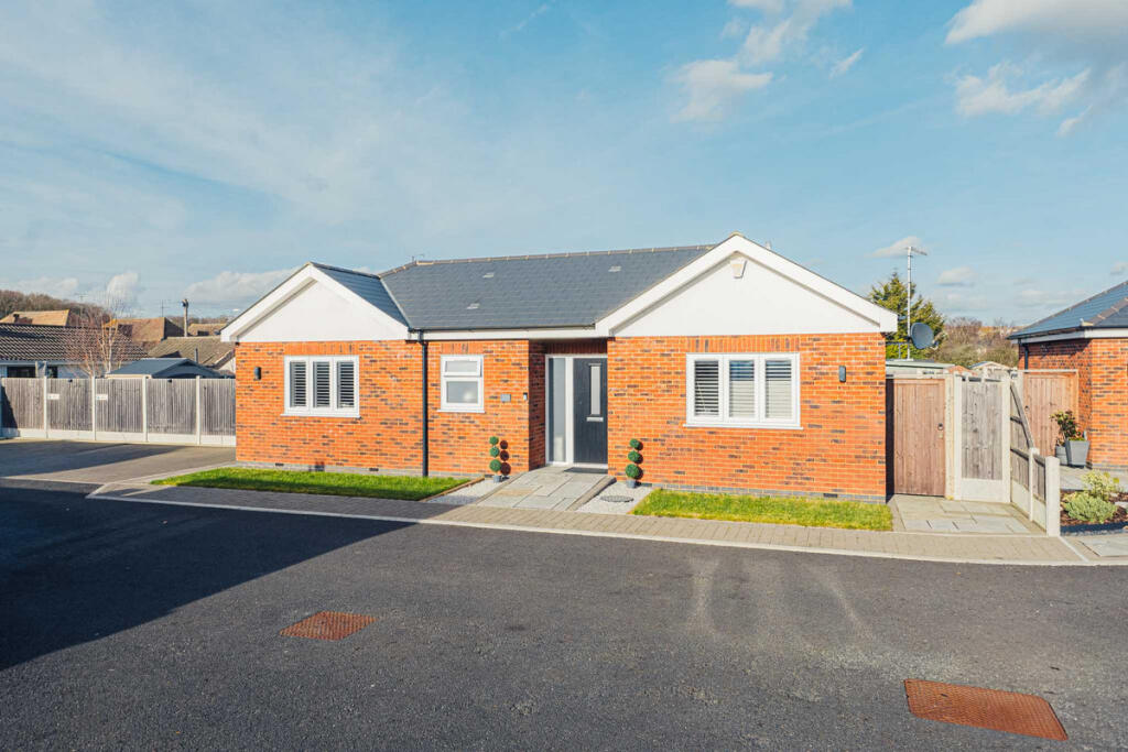 Main image of property: Grovewood Avenue, Leigh-on-sea, SS9