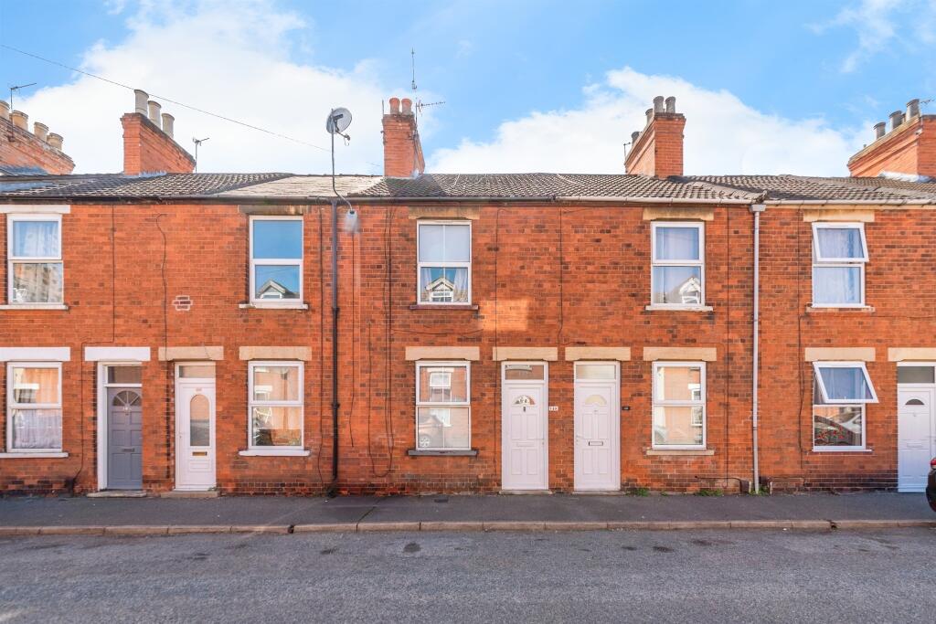 2-bed terraced on Alexandra Road, Grantham, £125,000