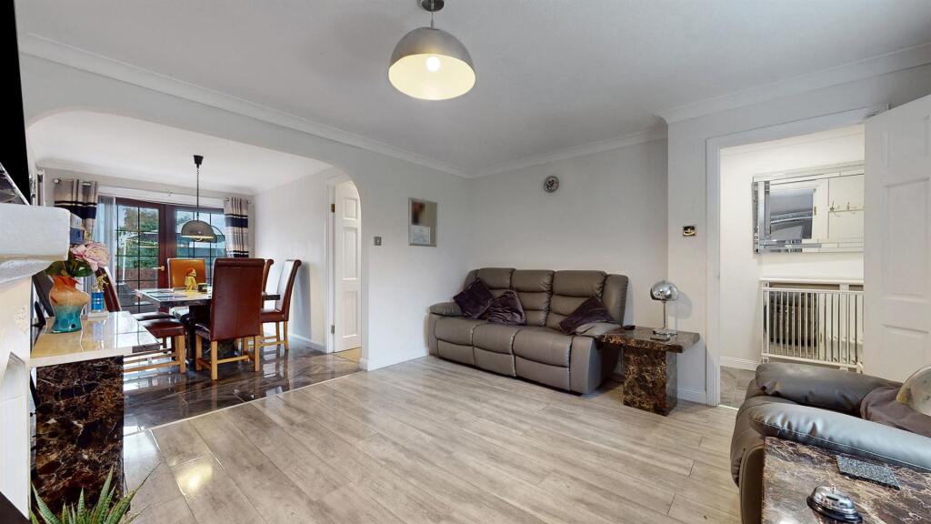 House in Glasgow, West Dunbartonshire - More