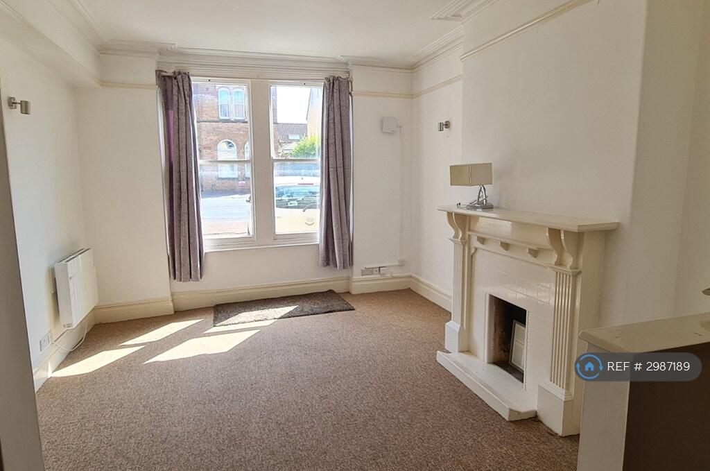Apartment in Taunton, Wilton - View 4