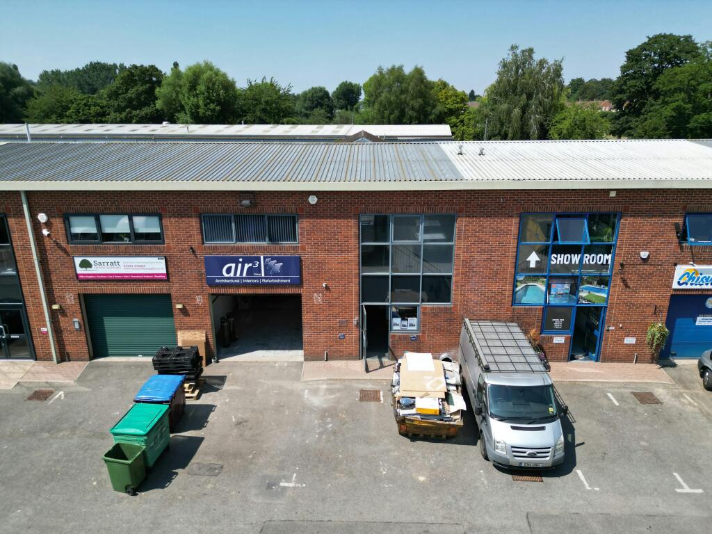 Main image of property: Unit 3 Kings Park Industrial Estate, Kings Langley, WD4 8ST