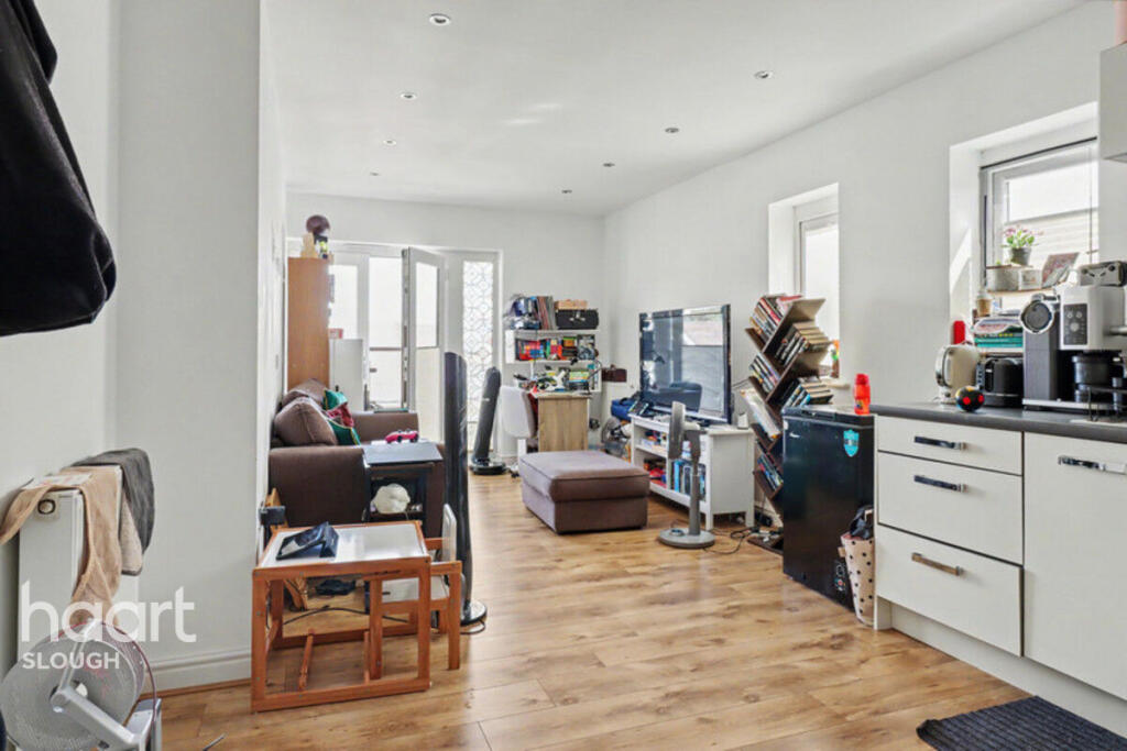 Apartment in Slough, Langley - View 3