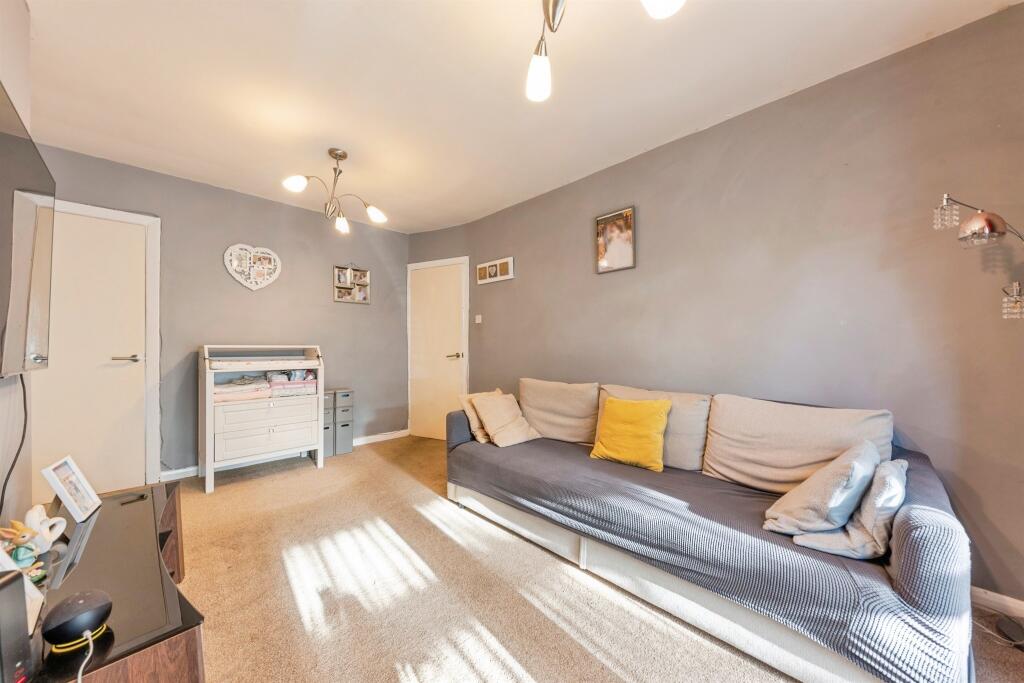 Harrowby Close, GRANTHAM photo 2