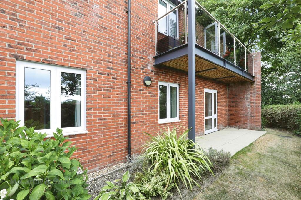 Apartment in Hartford, Cheshire West and Chester - View 3
