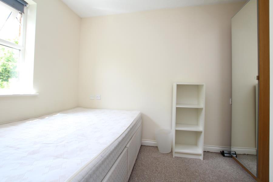 6 bedroom town house for rent