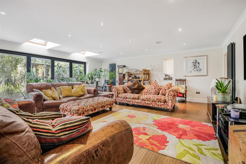 House in London - View 2
