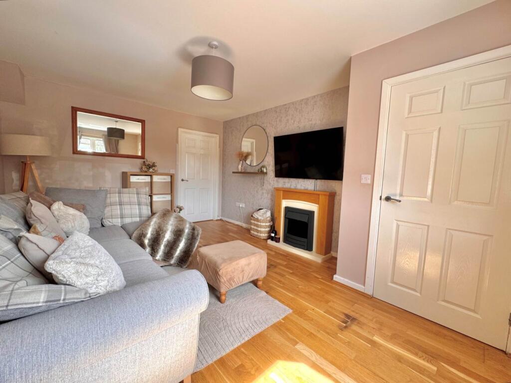 Lewins Close, Twyford photo 4