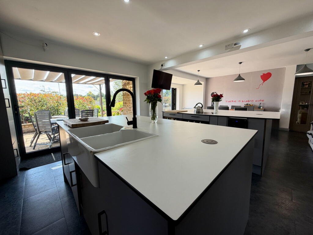 Silver Street, Brixworth, NN6 - View 5