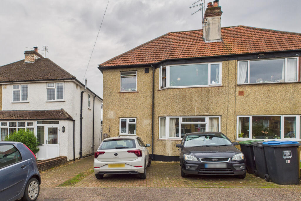 2-bed maisonette on Melsted Road, Hemel Hempstead, HP1, £250,000