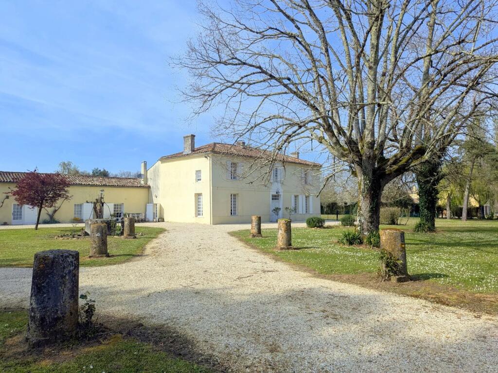 Main image of property: Poitou-Charentes, Charente-Maritime, St-Genis-de-Saintonge