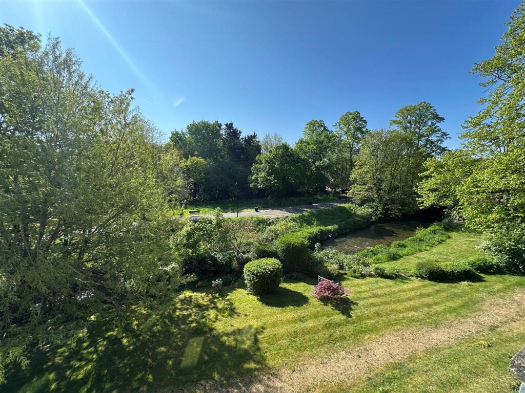 Main image of property: South Street, Farnham