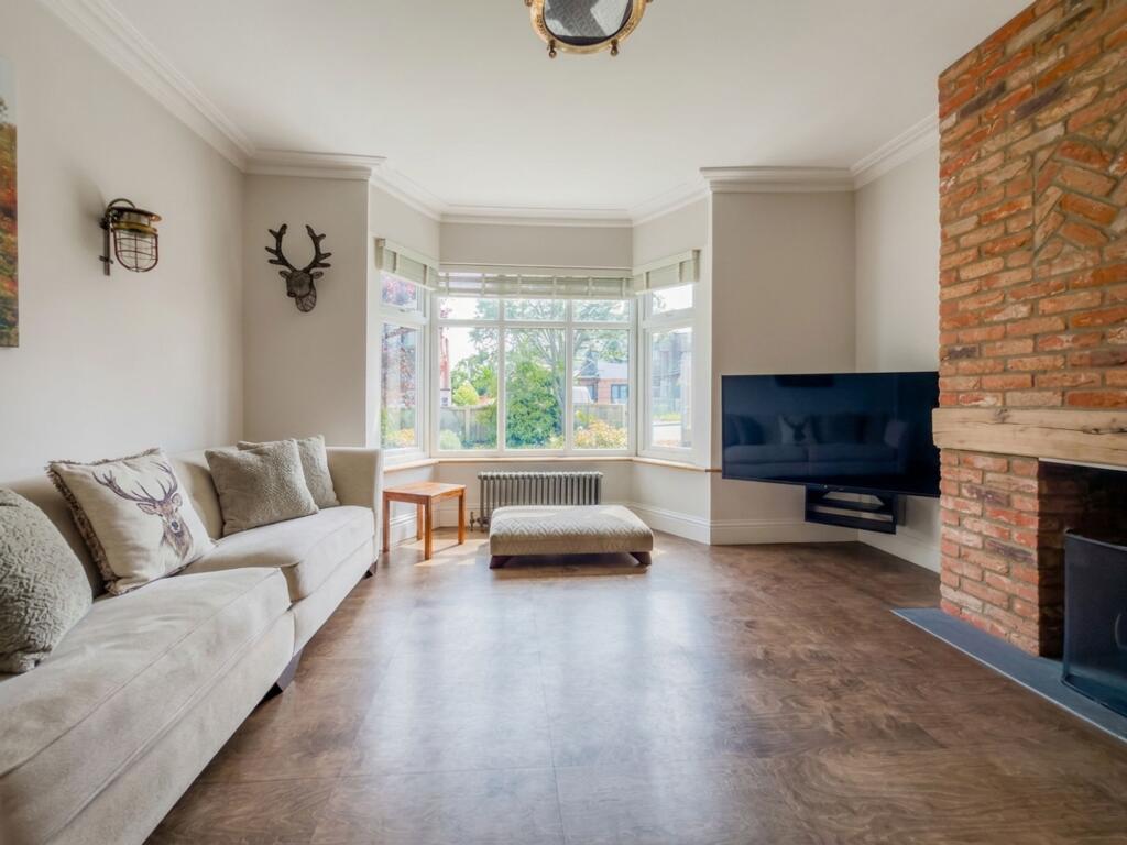 Hawkwell Park Drive, Hockley, SS5 photo 3