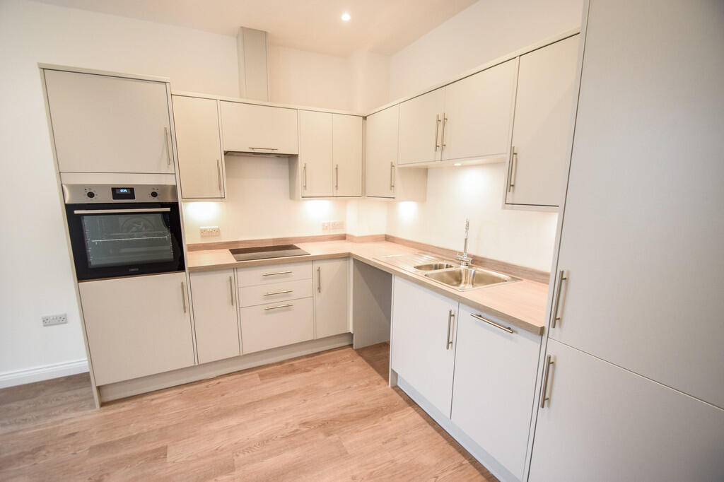 Apartment in Bradford - View 5
