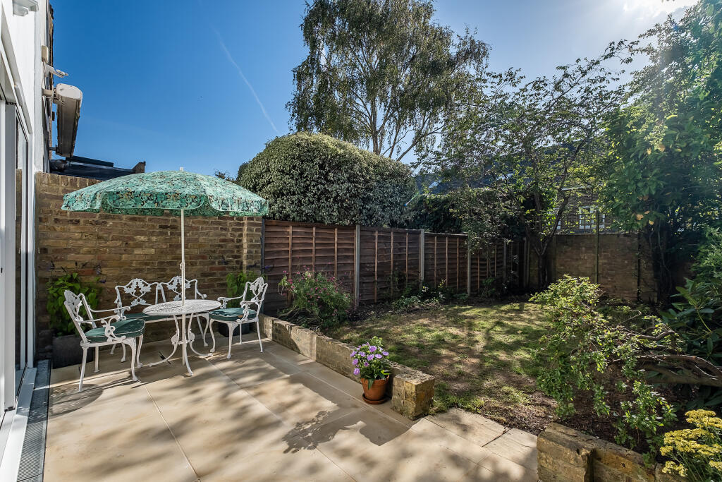 House in London - View 3