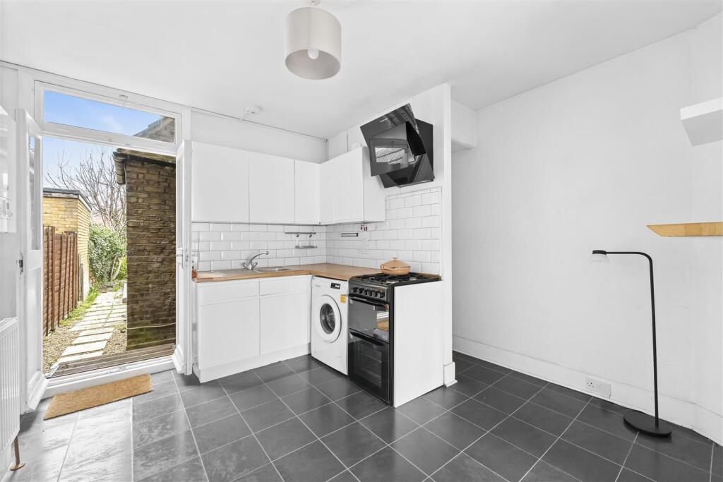 Brookscroft Road, Walthamstow, London - View 4