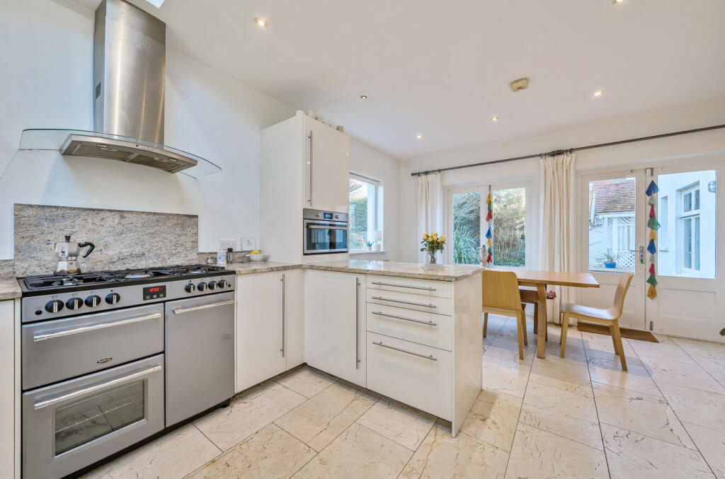 Ty-Gwyn Crescent, Penylan, Cardiff photo 4