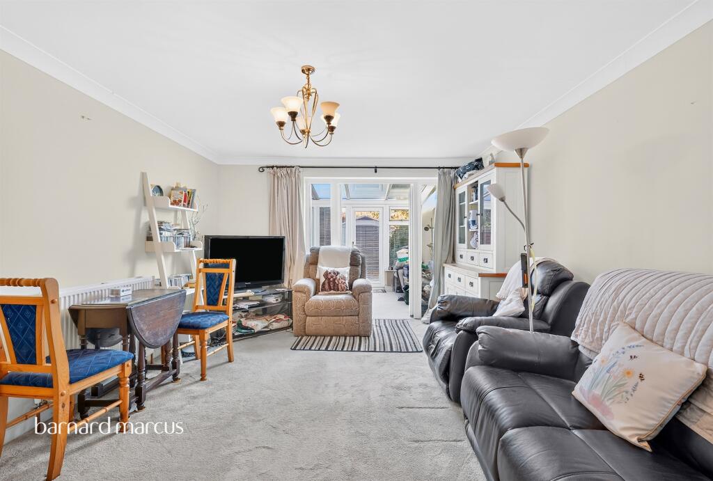 House in Kingston upon Thames - More