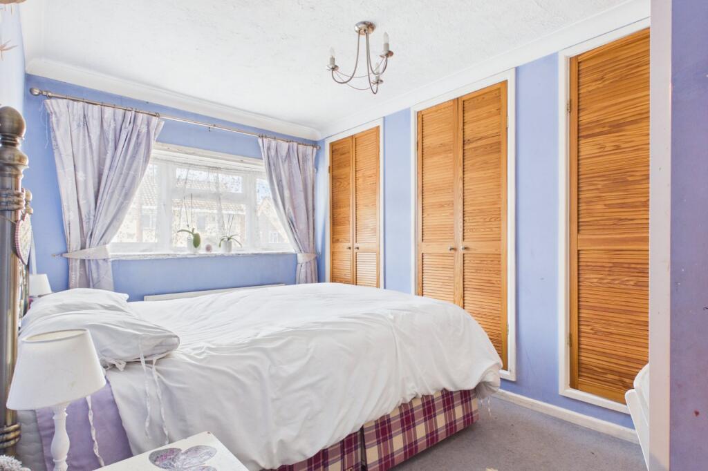 House in Maidenhead, Furze Platt - More