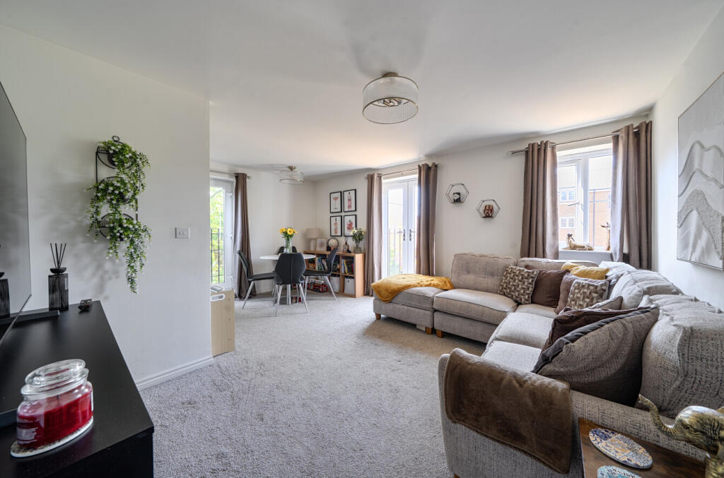 Apartment in Watford - View 4