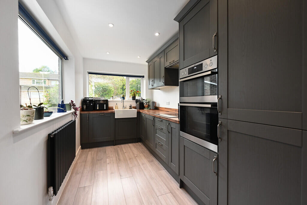The Glebe, Blackwater, Camberley photo 3