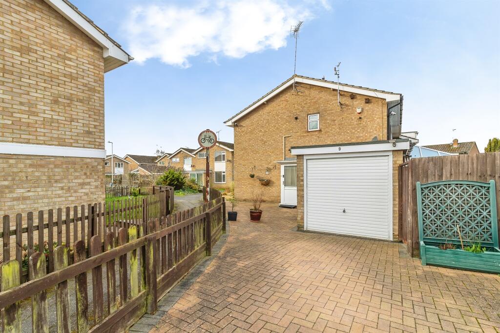 Wentworth Drive, Leighton Buzzard photo 4