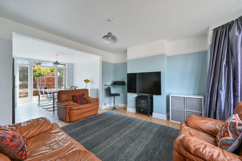 House in Kingston upon Thames - More