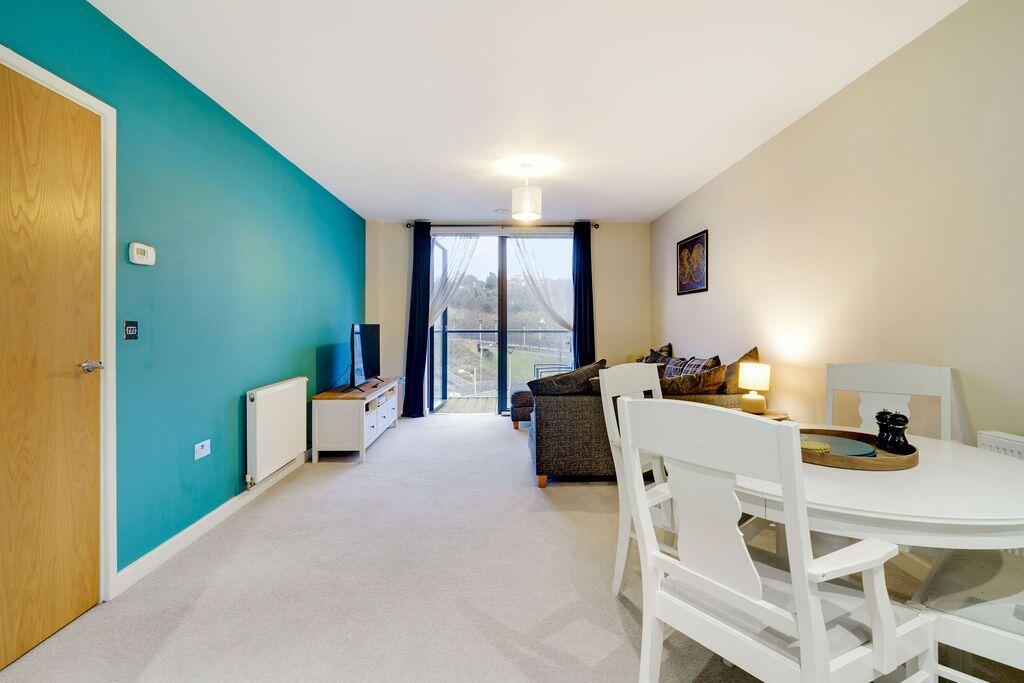 Apartment in Croydon - View 5