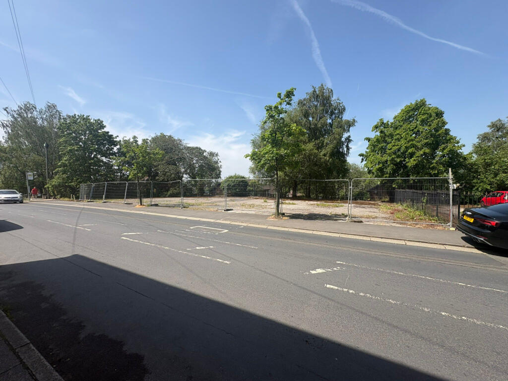 Ashworth Lane, Mottram, Hyde, Cheshire, SK14 - View 2
