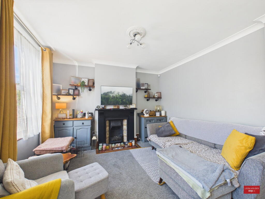 House in Gloucester - View 3